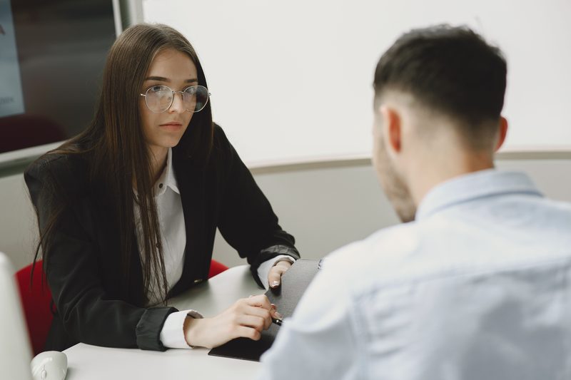 Reunión inicial con el cliente para conocer su empresa.